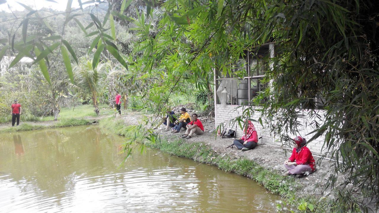 Lopoh Waterfront Budget Chalets Villa Hulu Langat Exterior photo